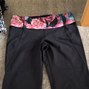Floral Black cropped  Leggings